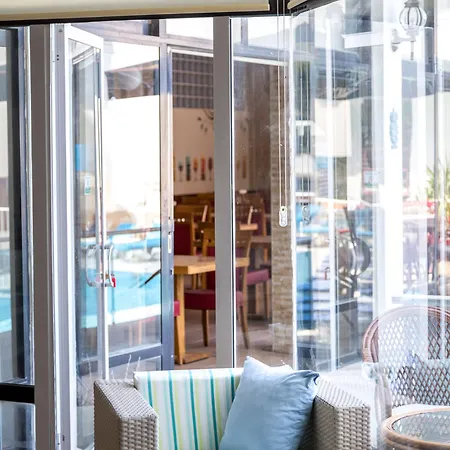 Ponz 3* Κουσάντασι