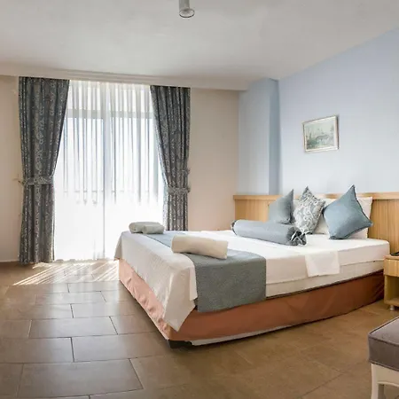 Ponz Hotel